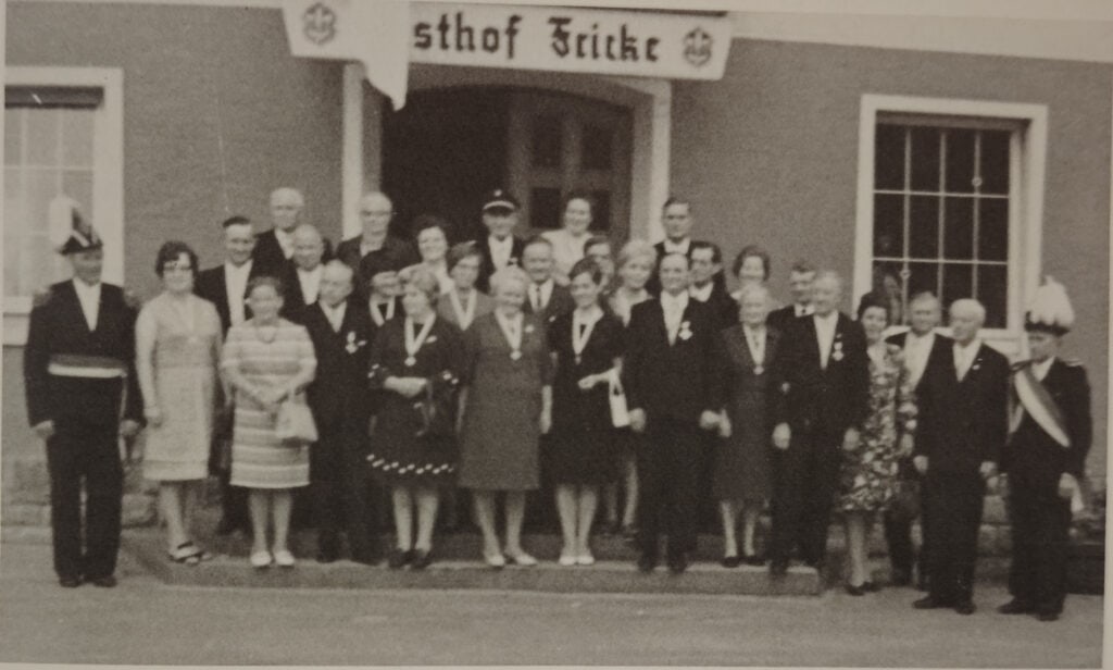 1970 – Erinnerungsfoto beim Königinnentreffen.